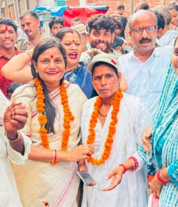 नगर निगम फिरोजाबाद के वार्ड संख्या 06 की मा०पार्षद श्रीमती Usha Devi शंखवार जी को जन्मदिन की