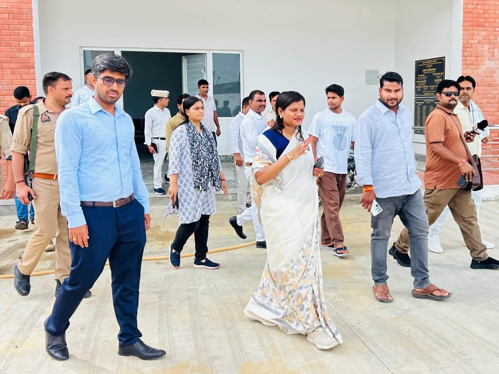 फिरोजाबाद आज की खबर ककरऊ कोठी स्थित नवनिर्मित जोनल कार्यालय का स्थलीय निरीक्षण किया। निरीक्षण